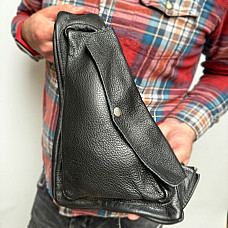 Кожаная сумка Gofin черная на плечо триугольная SMK-20048