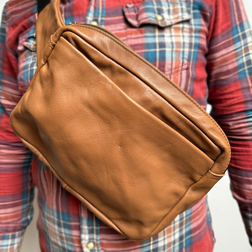 Кожаная сумка Gofin светло-коричневая на плечо на три замка 26х20 см SMK-20051