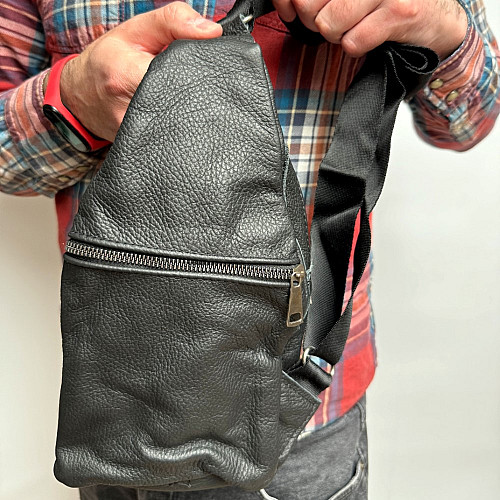 Кожаная сумка слинг Gofin черная на три замка 29х17 см SMK-20058