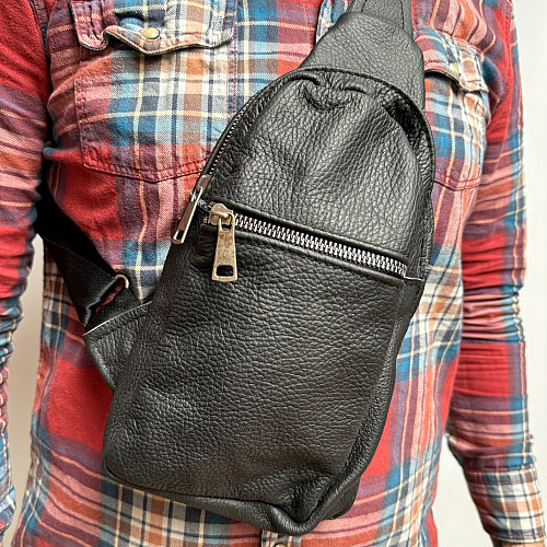 Кожаная сумка слинг Gofin черная на три замка 29х17 см SMK-20058