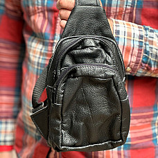 Сумка слінг шкіряна Gofin чорна на три замка 26х15 см SMK-20059