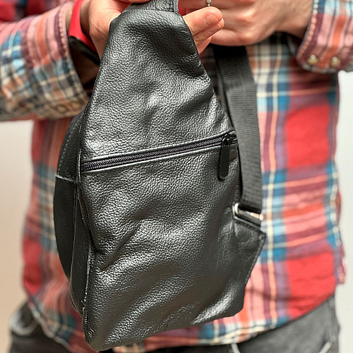 Сумка слінг шкіряна Gofin чорна на три замка 26х15 см SMK-20059