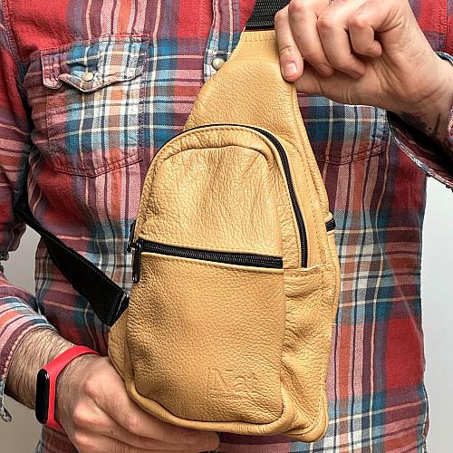 Сумка слинг кожаная Gofin бежевая на три замка 27х16 см SMK-20060