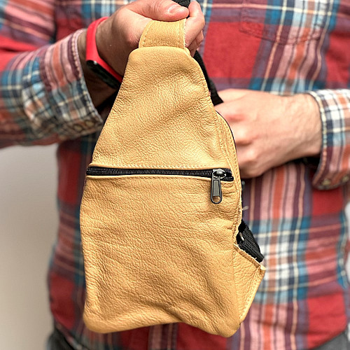 Сумка слинг кожаная Gofin бежевая на три замка 27х16 см SMK-20060