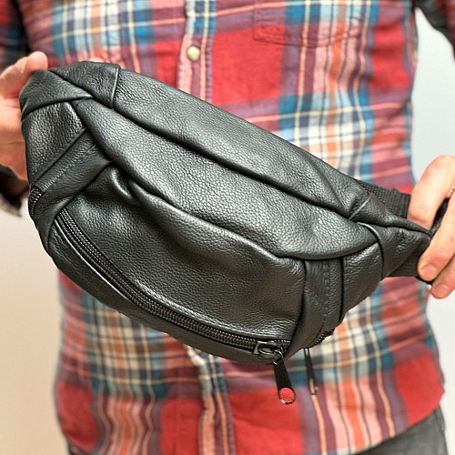 Шкіряна сумка бананка Gofin чорна догори ногами на три відділення 34х18 см SMK-20067