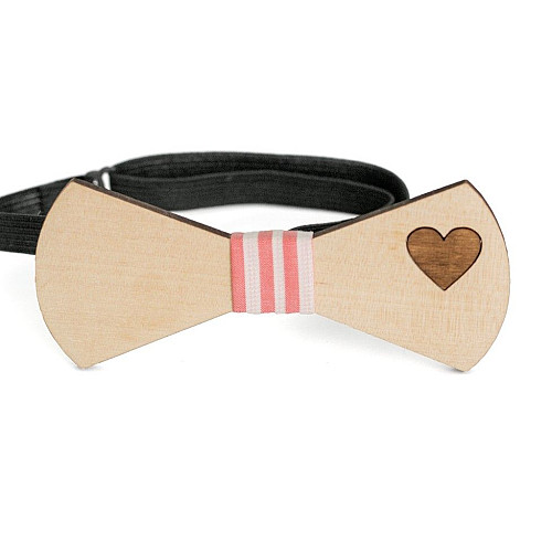 Деревяний краватка метелик з гравіруванням серця GBD-372