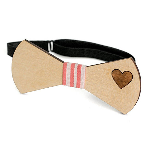 Деревяний краватка метелик з гравіруванням серця GBD-372