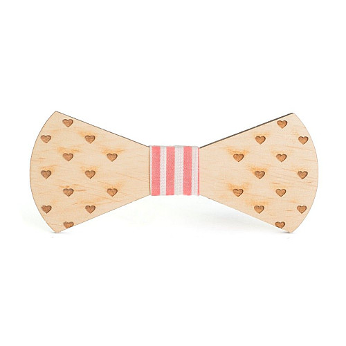 Деревянная галстук бабочка с гравировкой сердечек GBD-375