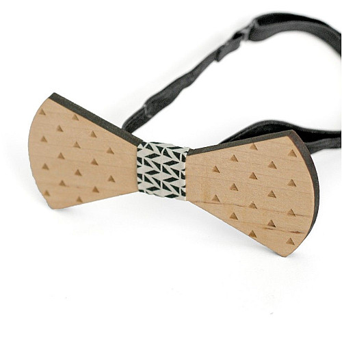 Деревянная галстук бабочка с гравировкой триугольников GBD-388