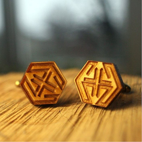 Запонки дерев’яні шестигранні з гравіровкою DZP-0635