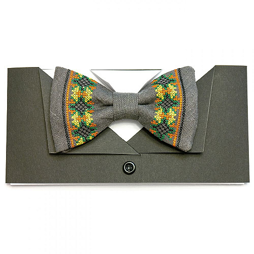 Вишитий сірий метелик з льону Вук LM-3013