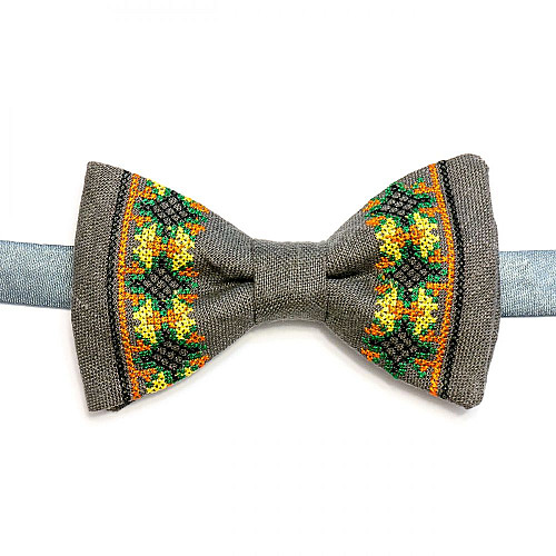 Вишитий сірий метелик з льону Вук LM-3013