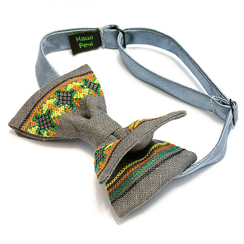 Вишитий сірий метелик з льону Вук LM-3013