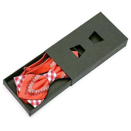 Вышитая бабочка Фигурная Кораловая LM-3024