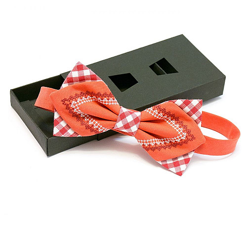 Вышитая бабочка Фигурная Кораловая LM-3024