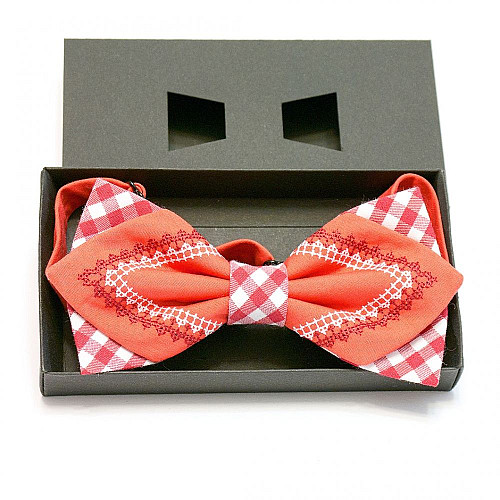 Вышитая бабочка Фигурная Кораловая LM-3024