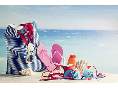 Как собрать косметичку на море: ничего лишнего, и все учтено