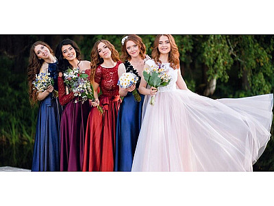 Наймодніші випускні сукні 2020